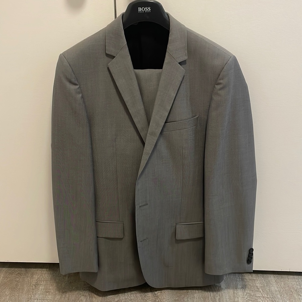 Hugo Boss Men’s Light Gray Suit - 40R